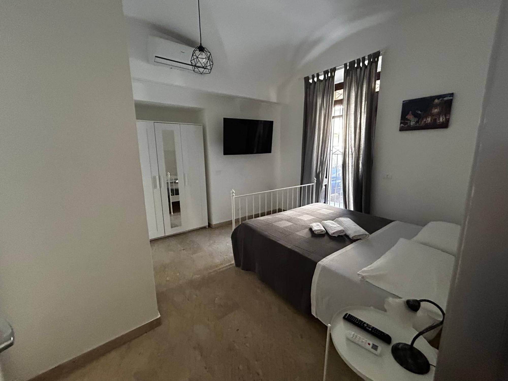 G House 100 Apartment คาตาเนีย ภายนอก รูปภาพ